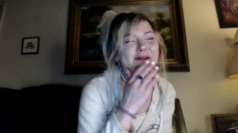 Snapshot of kipsy420 chatting on December 2024 11:34:02 AM Kipsy Rose online show from December 2024 11:34:02 AM