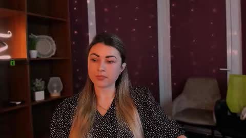 kira fox x online show from November 2025 12:27:01 PM