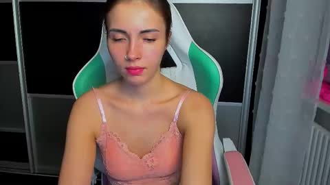 Kira  online show from January 2026 07:26:02 PM