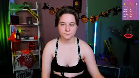 Kira  online show from October 2025 07:40:01 AM