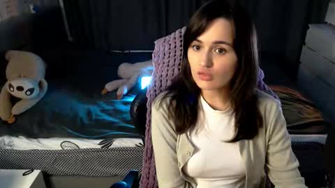 Kira  follow me  online show from November 2025 10:30:02 PM