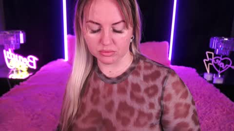 Snapshot of kiracandys chatting on February 2025 02:29:02 AM Kira online show from February 2025 02:29:02 AM