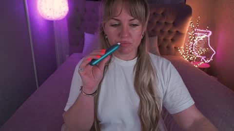 Snapshot of kiracandys chatting on February 2025 01:04:01 AM Kira online show from February 2025 01:04:01 AM