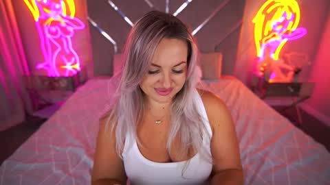 Snapshot of kiracandys chatting on September 2025 10:01:02 PM Kira online show from September 2025 10:01:02 PM