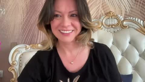 KiraDivine online show from April 2026 12:15:02 PM