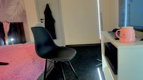 Kira online show from September 2025 01:51:01 AM