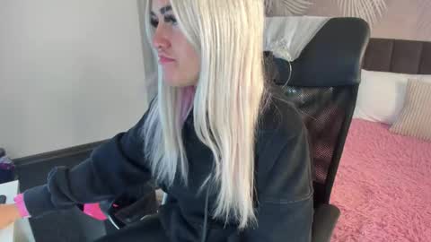 Kira online show from September 2025 01:44:01 AM