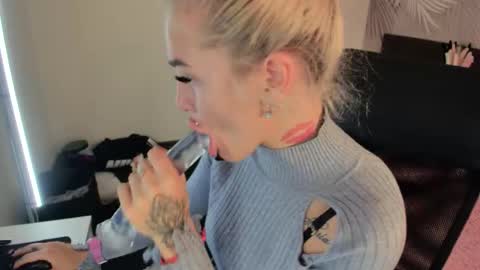 Kira online show from October 2025 02:08:02 AM