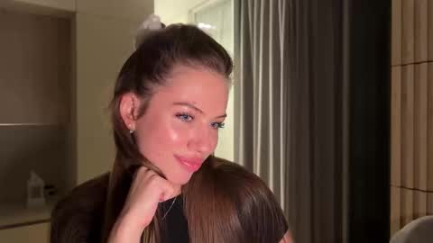 Kira online show from October 2025 05:30:01 PM