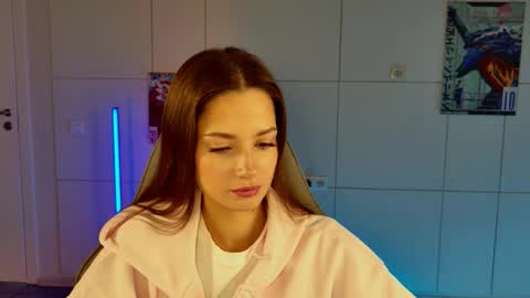 kiravair online show from November 2025 01:21:02 PM