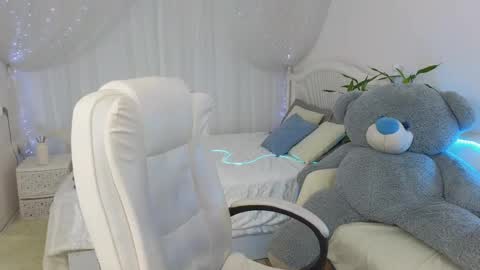    online show from March 2025 10:13:02 AM