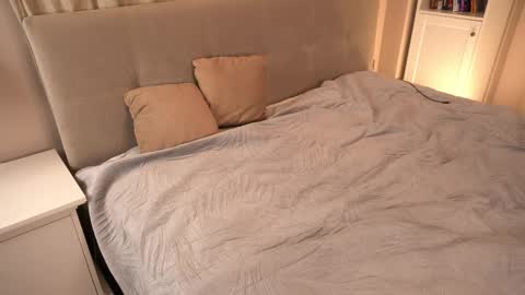 kiri_pvt online show from November 2025 10:52:01 PM