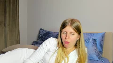 Kira online show from December 2025 07:08:02 PM