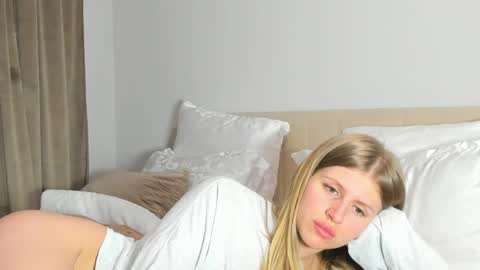 Kira online show from April 2026 08:22:02 PM