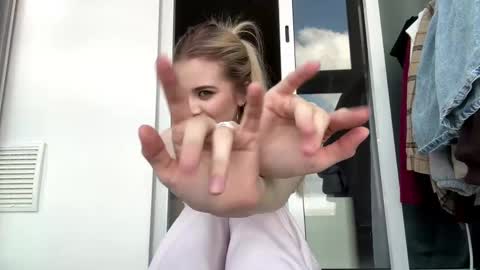 Snapshot of kirtova chatting on April 2026 09:04:01 AM Kira online show from April 2026 09:04:01 AM