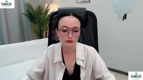 Snapshot of kiss_of_love_0 chatting on June 2026 08:57:01 AM Louise online show from June 2026 08:57:01 AM