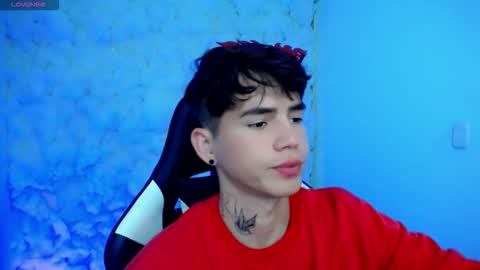 kiss_whitee online show from November 2025 06:41:04 PM