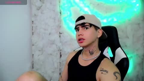 kiss_whitee online show from November 2025 10:58:02 PM