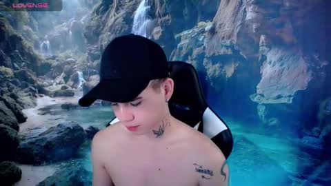 kiss_whitee online show from February 2026 08:29:02 PM