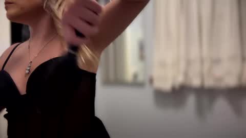 Snapshot of kissahsins chatting on January 2025 04:07:01 AM Kissah Kreampuff online show from January 2025 04:07:01 AM