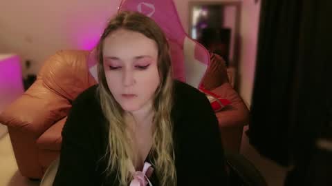 kissica online show from February 2025 06:48:01 PM