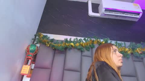 BELLA FLAME online show from December 2025 07:09:01 PM