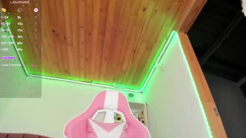 Snapshot of kit_kat_10 chatting on February 2025 09:25:02 AM Lily online show from February 2025 09:25:02 AM