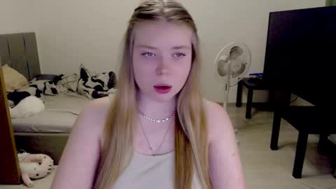 Jennyblonde and Emmabrunette online show from November 2025 03:45:01 PM