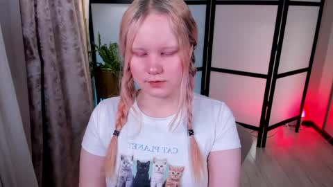 Snapshot of kittenxoann chatting on April 2026 05:52:02 PM kittenxoann online show from April 2026 05:52:02 PM