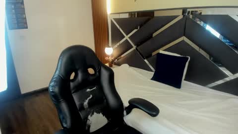 Snapshot of kittie_vixen chatting on April 2026 07:18:02 PM Kittie Vixen online show from April 2026 07:18:02 PM