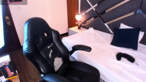 Snapshot of kittie_vixen chatting on April 2026 07:20:02 PM Kittie Vixen online show from April 2026 07:20:02 PM