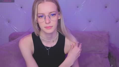 Snapshot of kitty__like18 chatting on May 2026 12:52:01 AM Kitty online show from May 2026 12:52:01 AM