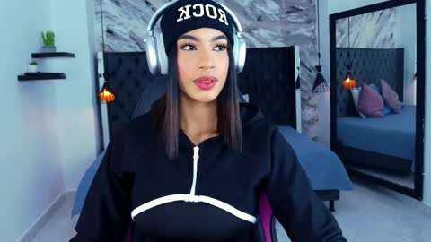 Snapshot of kitty_collins_ chatting on May 2026 11:51:02 AM Kitty online show from May 2026 11:51:02 AM