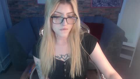kitty_fox_b online show from January 2025 03:35:02 PM