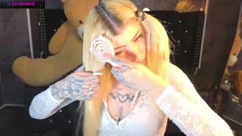 kitty_fox_b online show from February 2026 01:18:01 PM