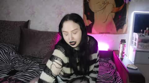 Hey  Im Ellie  if you like me and like my show give me a thumbs up hehe online show from June 2026 09:16:02 PM