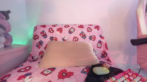 Snapshot of kitty_kryss chatting on April 2026 05:03:01 PM kitty_kryss online show from April 2026 05:03:01 PM