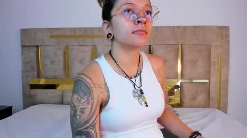 Snapshot of kitty_ravee chatting on September 2025 12:51:01 PM Kitty Rave online show from September 2025 12:51:01 PM