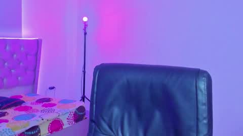 kitty_violet11 online show from February 2026 09:38:01 PM