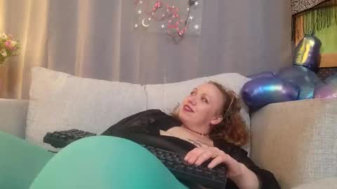 Snapshot of kittyfluf chatting on January 2025 05:26:01 PM KittyFluf online show from January 2025 05:26:01 PM