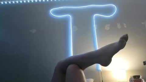 Snapshot of kittykat_1999 chatting on October 2025 11:10:01 AM kittykat 1999 online show from October 2025 11:10:01 AM