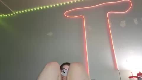 Snapshot of kittykat_1999 chatting on October 2025 03:29:02 AM kittykat 1999 online show from October 2025 03:29:02 AM