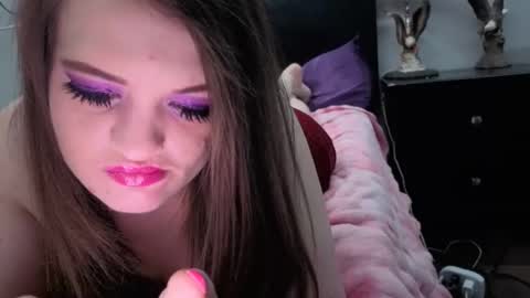 Snapshot of kittykat_1999 chatting on February 2026 06:19:02 AM kittykat 1999 online show from February 2026 06:19:02 AM