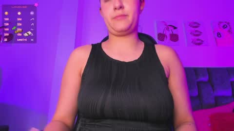 Snapshot of kittystar18 chatting on May 2026 06:07:02 PM kitty online show from May 2026 06:07:02 PM