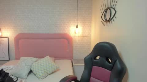 Snapshot of kittytimberlake chatting on February 2026 12:15:01 PM K I T T Y online show from February 2026 12:15:01 PM