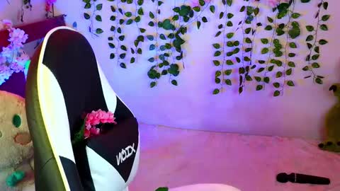 Kittyuwu  online show from October 2025 06:15:02 PM