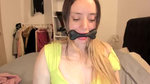 kittywantslove23 online show from October 2025 10:43:02 PM