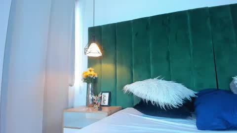 K I T T Y Y  online show from September 2025 08:14:01 PM