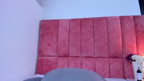 K I T T Y Y  online show from December 2025 08:05:02 PM