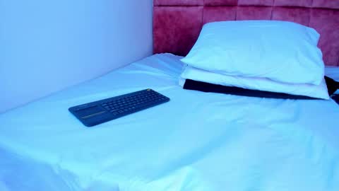 K I T T Y Y  online show from January 2026 07:28:02 PM